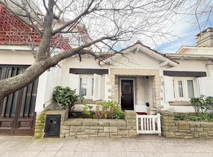 Casa · 204m² · 5 Ambientes · 1 Cochera
