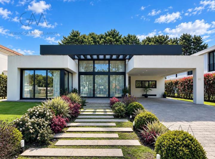 Casa · 340m² · 5 Ambientes · 2 Cocheras