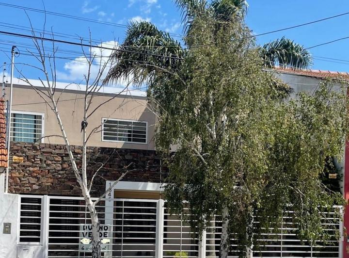 Casa · 240m² · 6 Ambientes · 1 Cochera