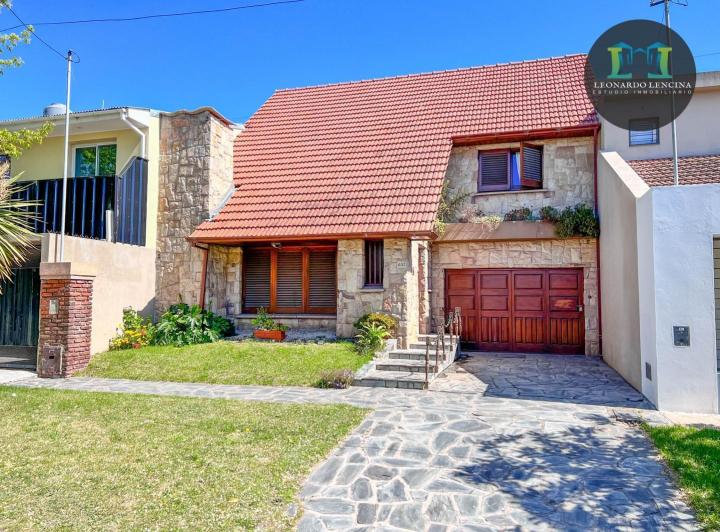 Casa · 192m² · 4 Ambientes · 2 Cocheras