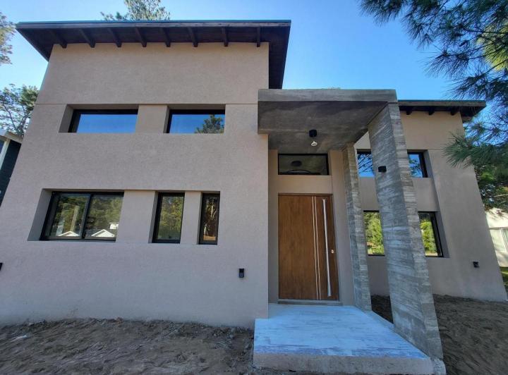 Casa · 210m² · 1 Ambiente · 1 Cochera