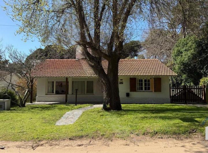 Casa · 170m² · 4 Ambientes · 1 Cochera