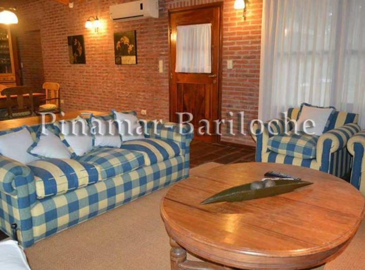 Casa · 230m² · 6 Ambientes · 2 Cocheras