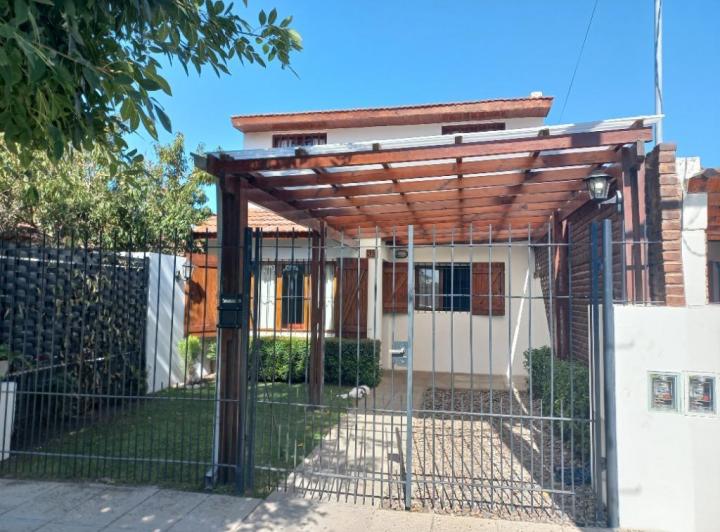 Casa · 90m² · 4 Ambientes · 1 Cochera