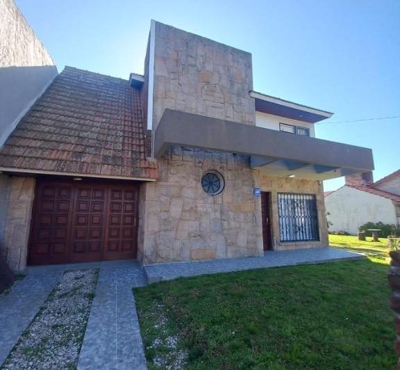 Casa · 105m² · 4 Ambientes · 1 Cochera