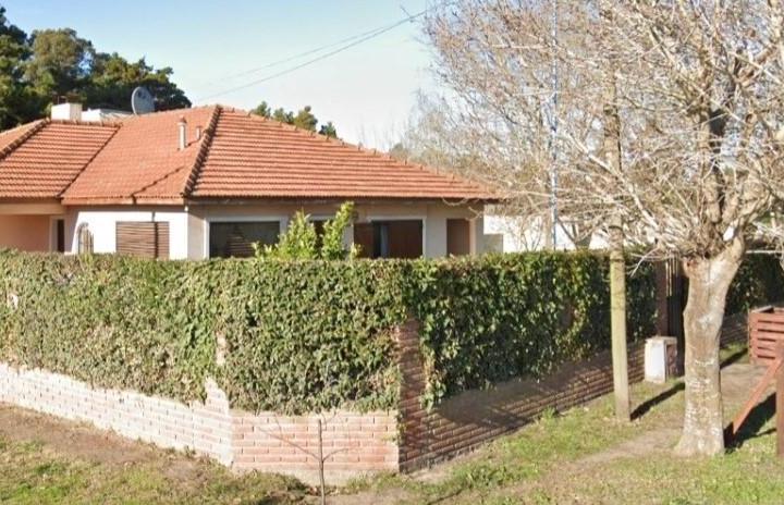 Casa · 340m² · 4 Ambientes · 2 Cocheras