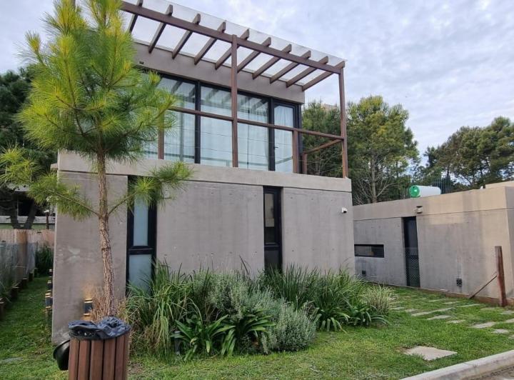 Casa · 74m² · 2 Ambientes · 2 Cocheras