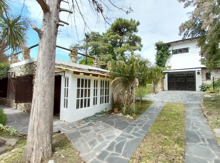 Casa · 185m² · 6 Ambientes · 1 Cochera