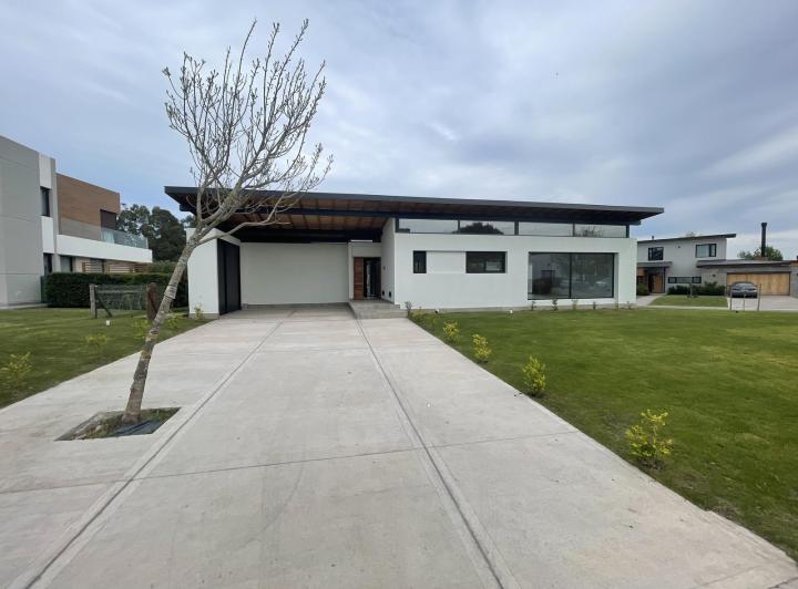 Casa · 163m² · 3 Ambientes · 1 Cochera