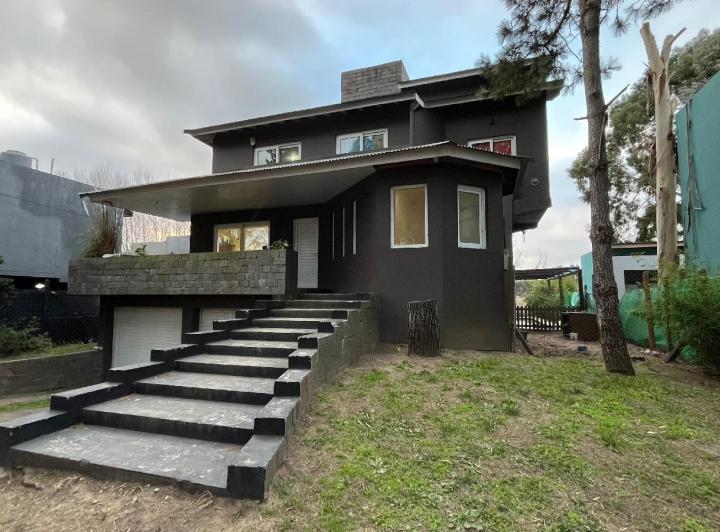 Casa · 200m² · 5 Ambientes · 1 Cochera