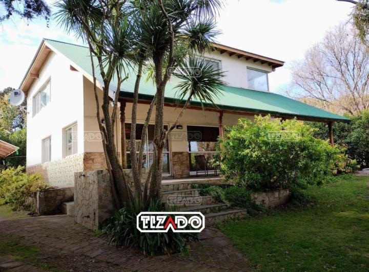Casa · 180m² · 6 Ambientes · 1 Cochera