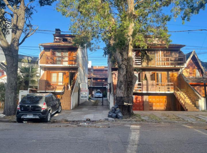 Casa · 75m² · 4 Ambientes · 1 Cochera