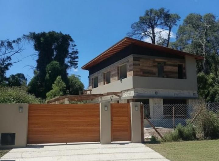 Casa · 180m² · 4 Ambientes · 1 Cochera