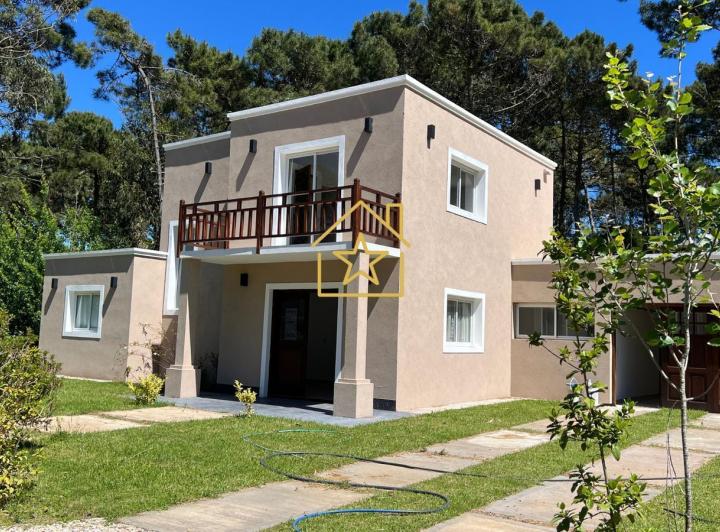 Casa · 180m² · 4 Ambientes · 1 Cochera