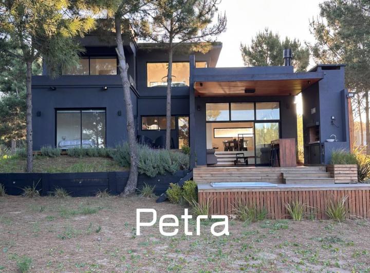 Casa · 200m² · 4 Ambientes · 1 Cochera