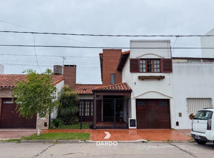 Casa · 200m² · 5 Ambientes · 1 Cochera