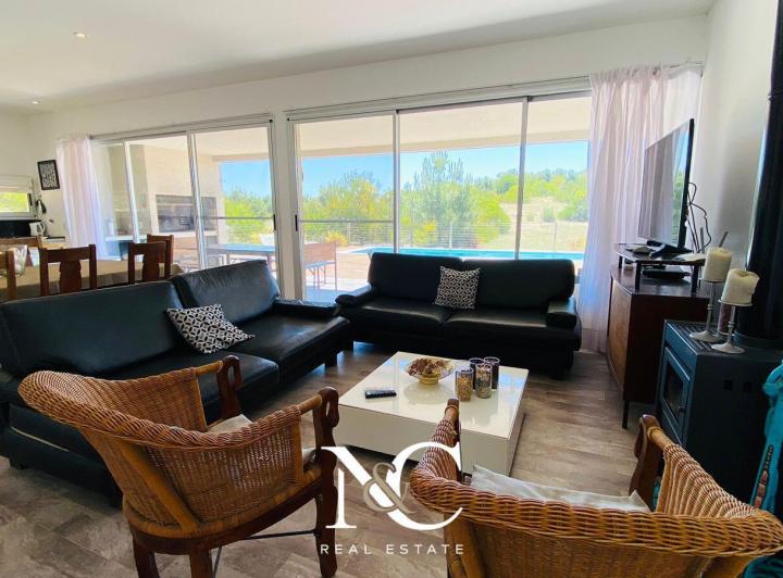 Casa · 180m² · 5 Ambientes · 1 Cochera