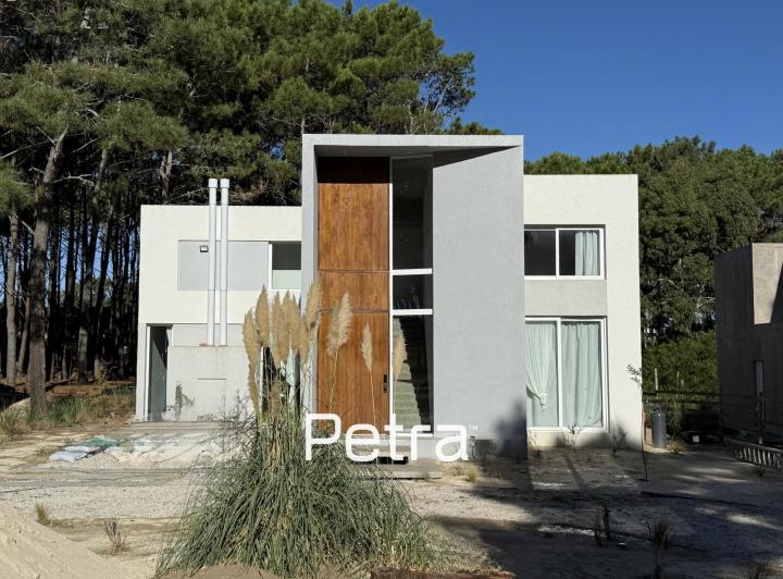 Casa · 231m² · 6 Ambientes