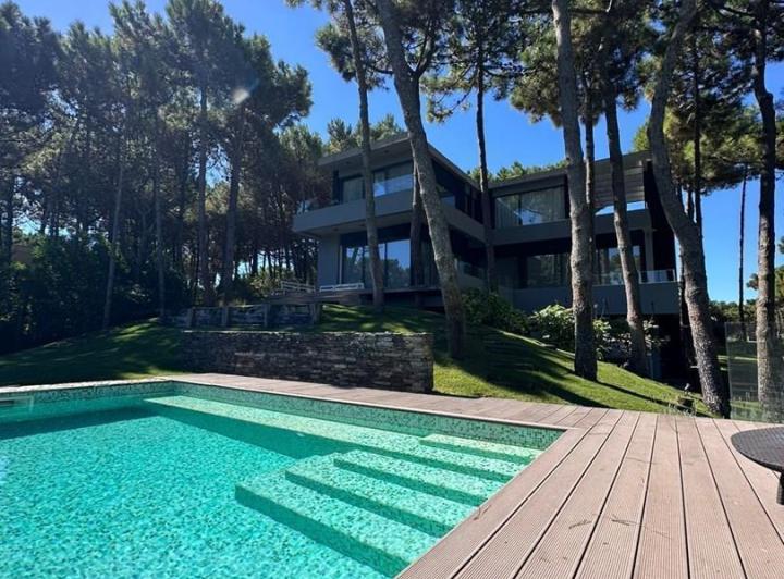 Casa · 340m² · 5 Ambientes