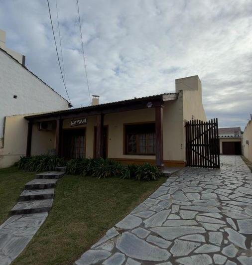 Casa · 160m² · 6 Ambientes · 4 Cocheras