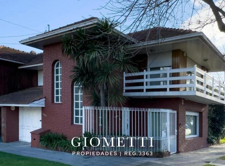 Casa · 162m² · 4 Ambientes · 1 Cochera