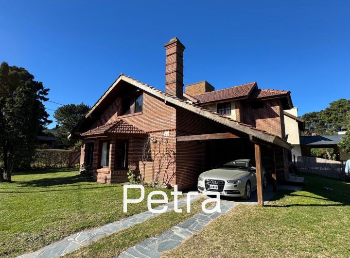 Casa · 113m² · 4 Ambientes · 2 Cocheras