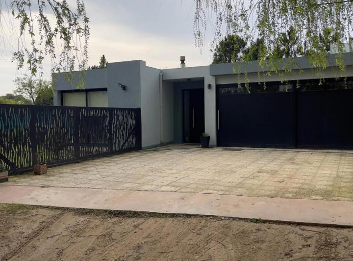 Casa · 150m² · 3 Ambientes · 2 Cocheras
