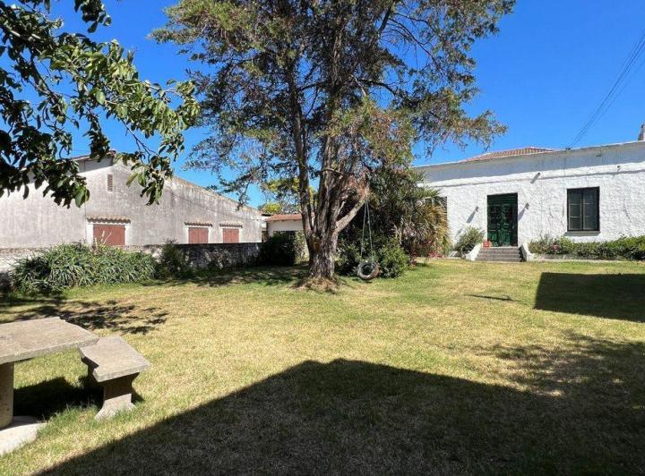 Casa · 850m² · 4 Ambientes · 3 Cocheras