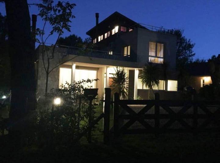 Casa · 280m² · 5 Ambientes · 1 Cochera