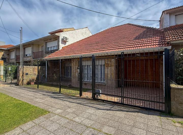 Casa · 172m² · 3 Ambientes · 1 Cochera