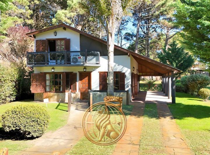 Casa · 180m² · 4 Ambientes · 1 Cochera