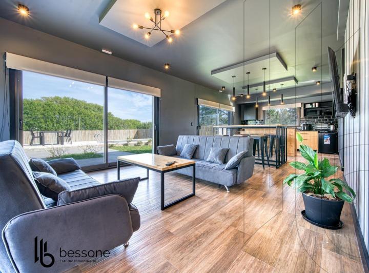 Casa · 100m² · 3 Ambientes · 2 Cocheras