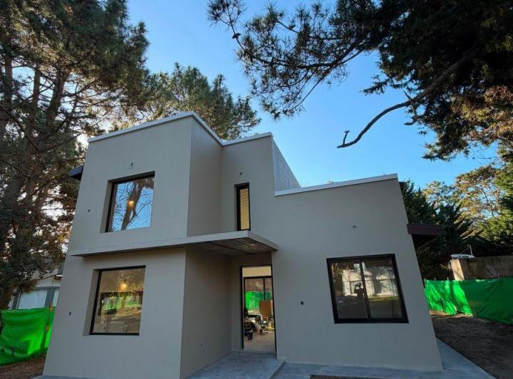 Casa · 100m² · 3 Ambientes · 1 Cochera