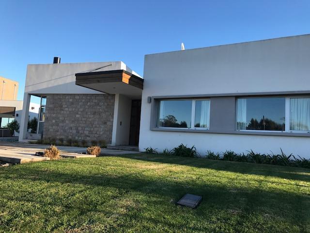 Casa · 200m² · 4 Ambientes
