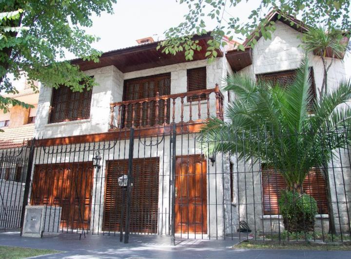 Casa · 229m² · 6 Ambientes · 2 Cocheras