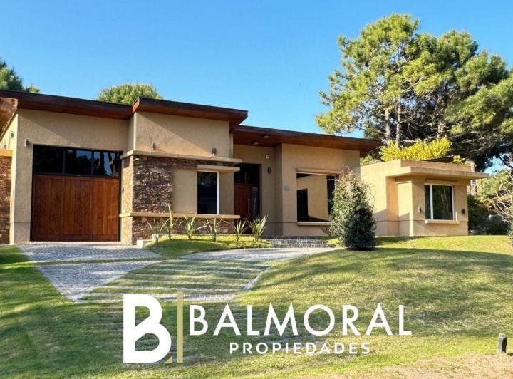 Casa · 220m² · 4 Ambientes