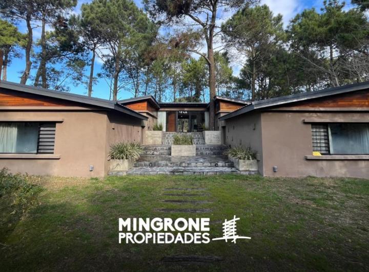 Casa · 224m² · 5 Ambientes · 1 Cochera