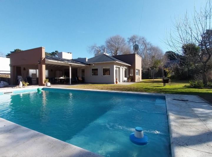 Casa · 190m² · 4 Ambientes · 2 Cocheras