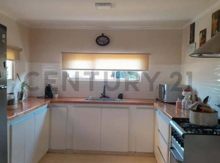 Casa · 81m² · 4 Ambientes · 2 Cocheras
