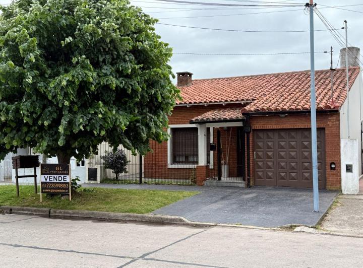 Casa · 180m² · 4 Ambientes · 1 Cochera