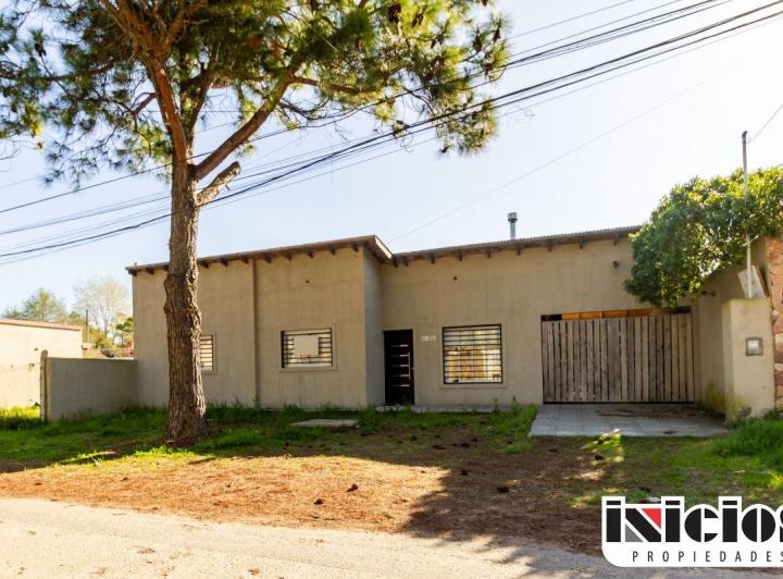 Casa · 98m² · 4 Ambientes · 1 Cochera