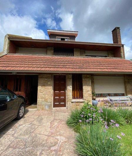 Casa · 150m² · 5 Ambientes · 4 Cocheras