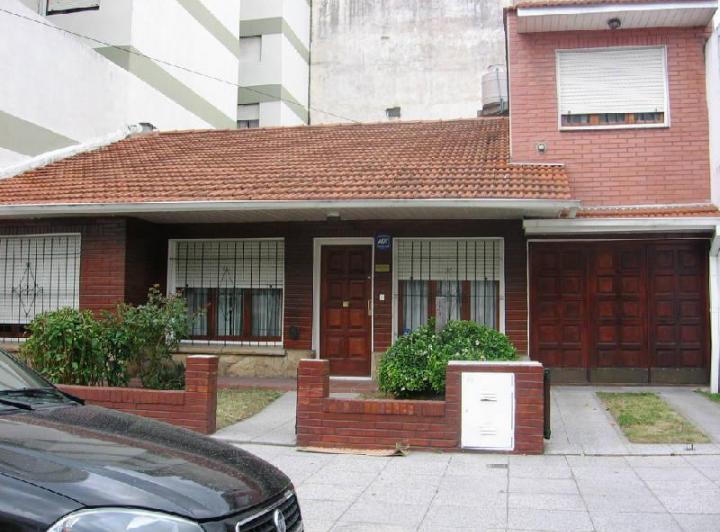 Casa · 180m² · 4 Ambientes · 2 Cocheras