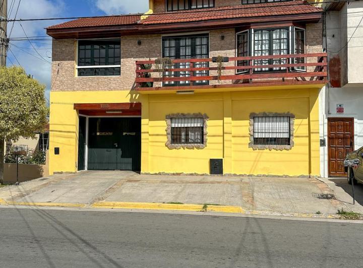 Casa · 333m² · 7 Ambientes · 2 Cocheras