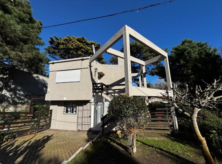 Casa · 450m² · 6 Ambientes · 2 Cocheras