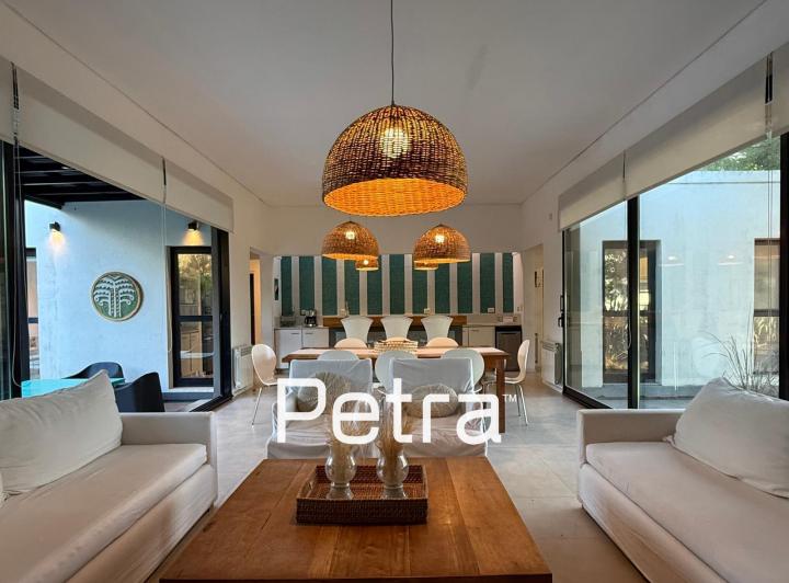 Casa · 151m² · 5 Ambientes