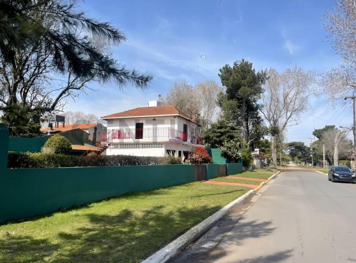 Casa · 160m² · 6 Ambientes · 4 Cocheras