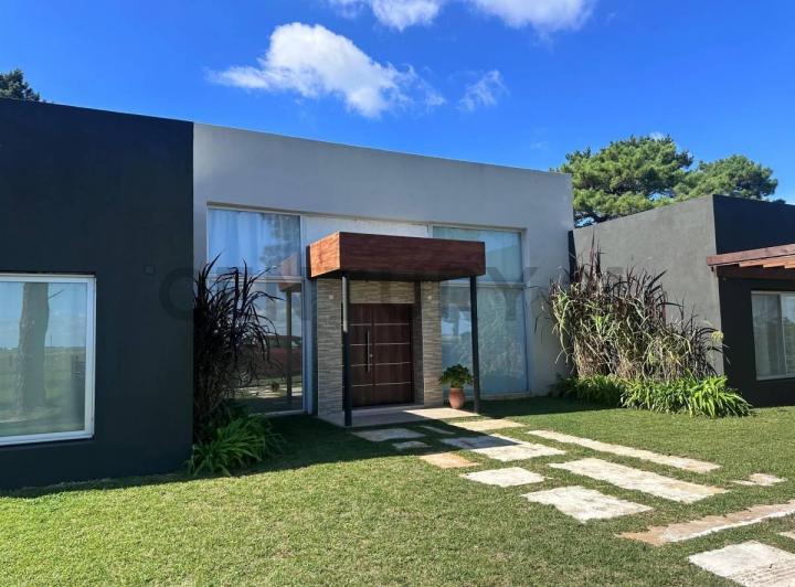 Casa · 140m² · 4 Ambientes · 1 Cochera