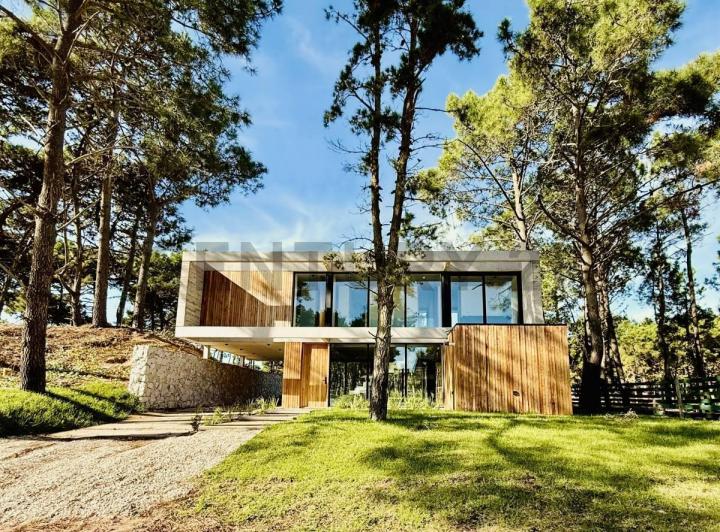 Casa · 161m² · 4 Ambientes · 1 Cochera