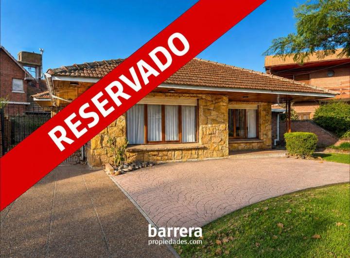 Casa · 212m² · 4 Ambientes · 1 Cochera